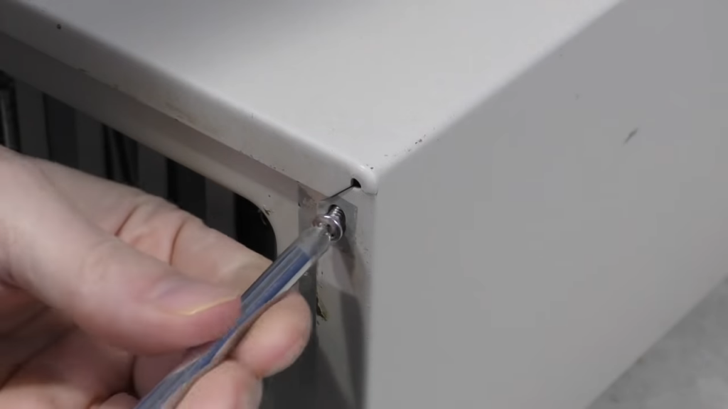 PC 10 screw removal